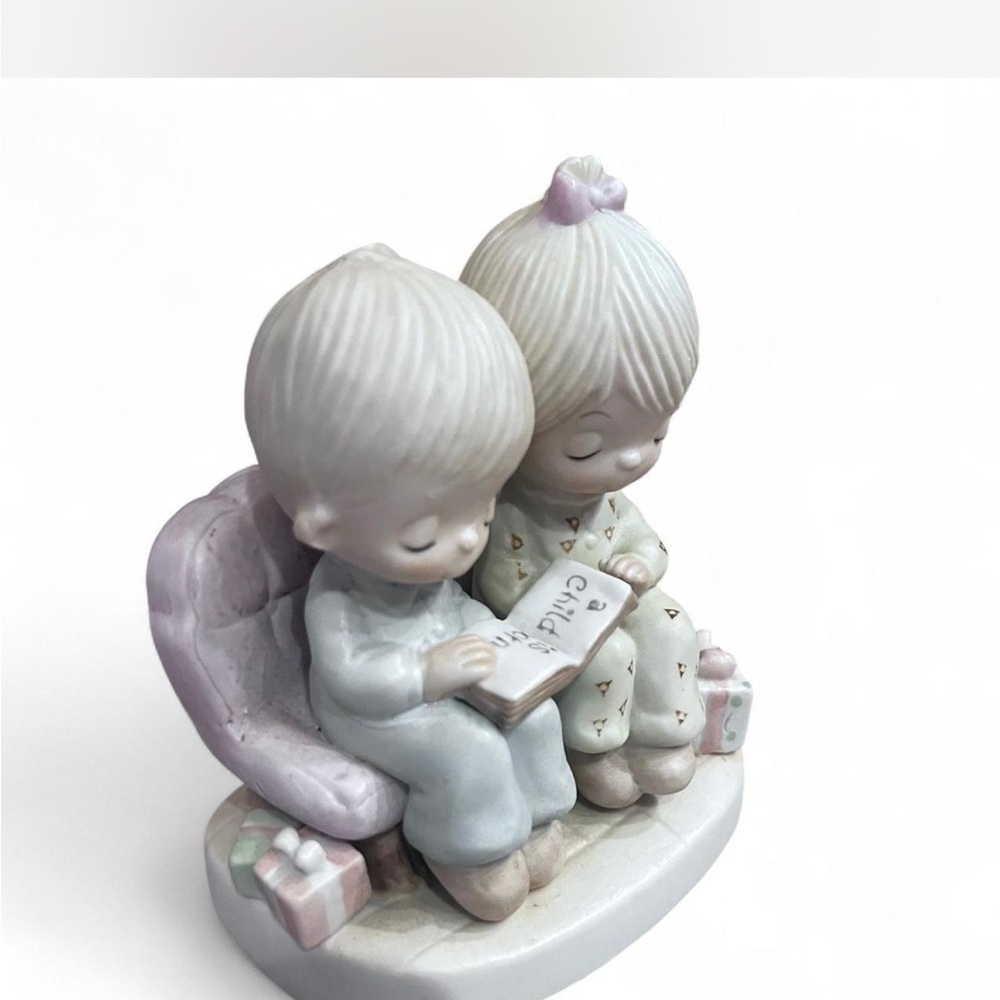 Precious Moments ‘Unto us a child is Born’ figurine - Picture 2 of 8